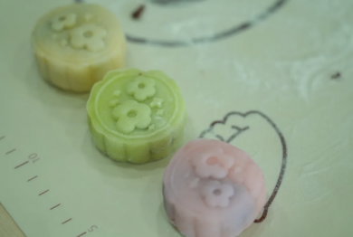 迎中秋做月餅 心更聚情更濃